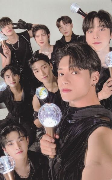 ATEEZ | Official Light Stick VER.2 – Pink Box